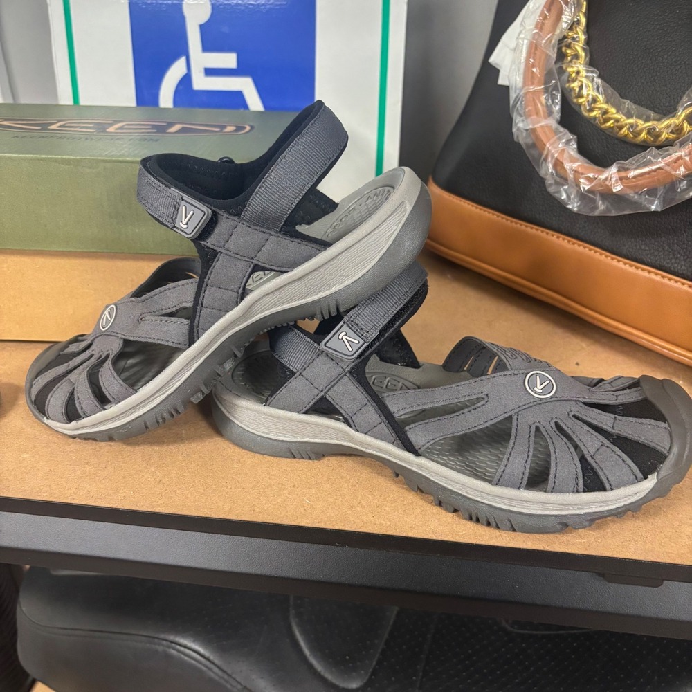 KEEN Women Rose Sandal Magnet Black Hiking Water Shoe Size 6 Outdoor Hike NEW